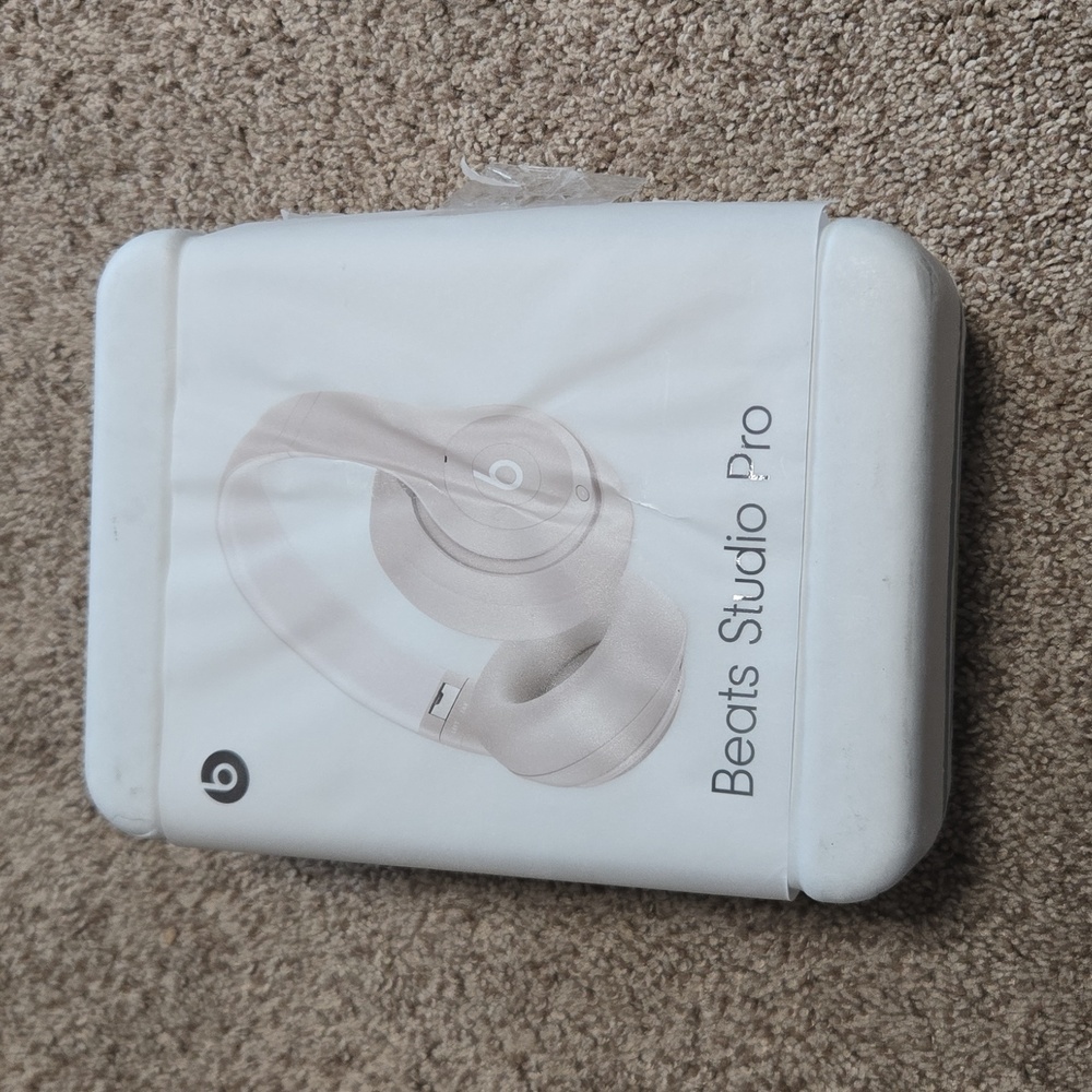 Beats Studio Pro Bluetooth Wireless Headphones/ Sandstone - Picture 14 of 15